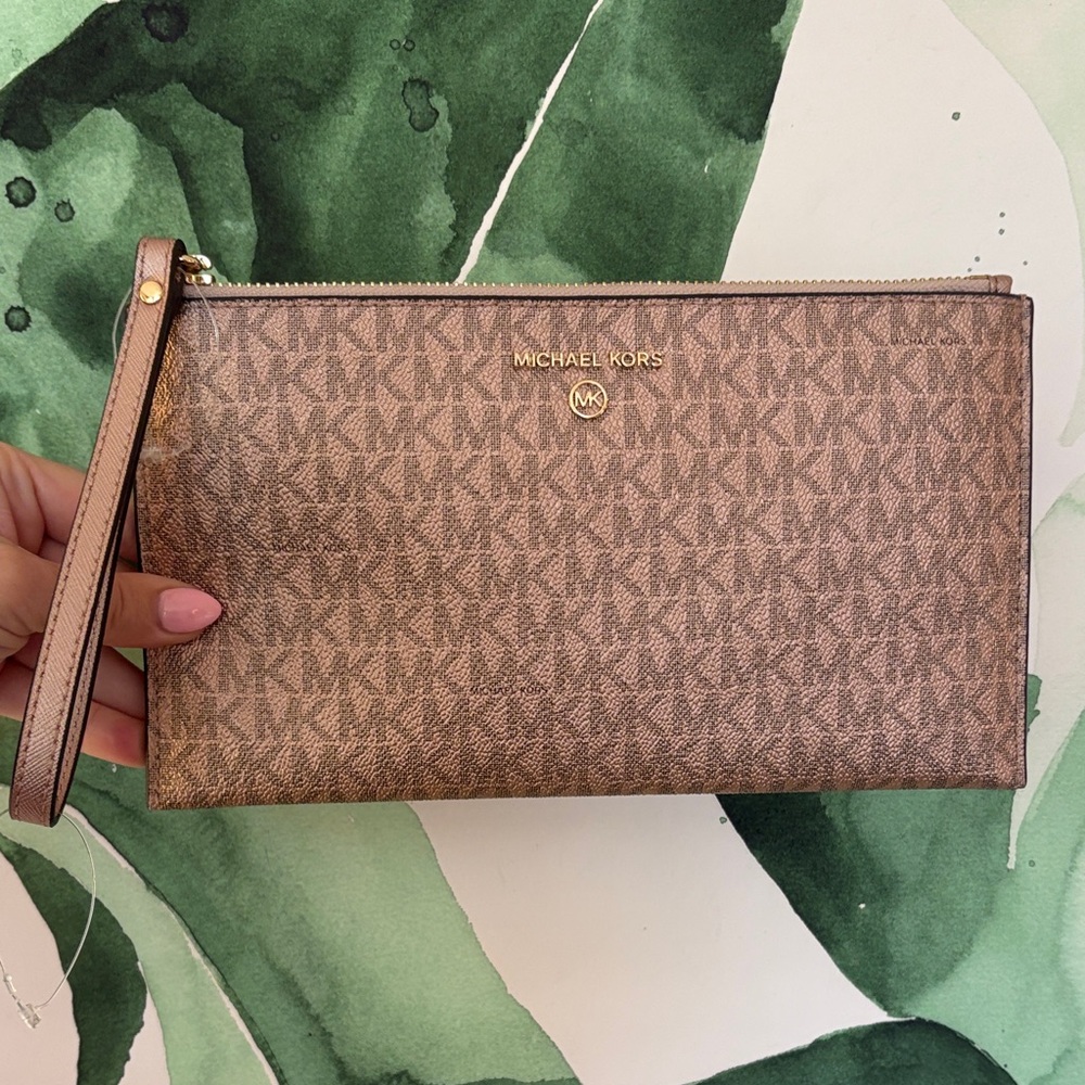 Michael Kors New Jet Set Charm Large Zip Clutch Wristlet.. $89 retail. - Picture 2 of 11